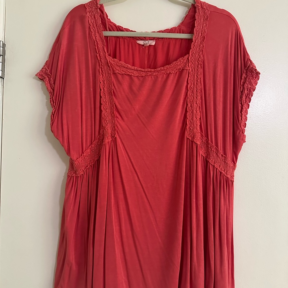 Easel Coral Lace Accent Women's Tunic